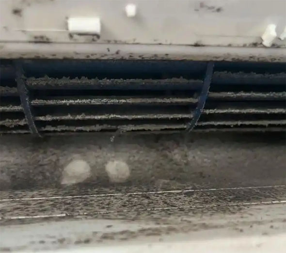 安图空调吹的风有股烧焦味是怎么回事